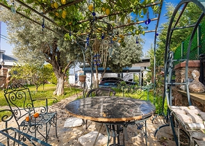 Die Villa mit Panoramablick auf das Mittelmeer ist der ideale Raum zum Leben und Entspannen