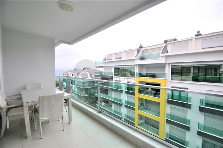 2+1 Apartment in einem Komplex, 50 m vom Strand von Kargicak entfernt