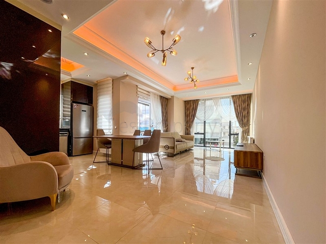 2+1-Wohnung mit Möbeln im Mahmutlar-Komplex