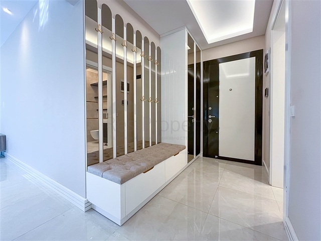 2+1-Wohnung mit Möbeln im Mahmutlar-Komplex