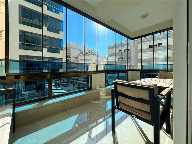 2+1-Wohnung mit Möbeln im Mahmutlar-Komplex