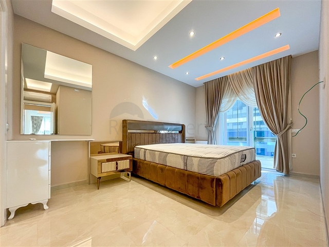 2+1-Wohnung mit Möbeln im Mahmutlar-Komplex