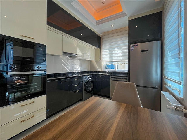 2+1-Wohnung mit Möbeln im Mahmutlar-Komplex