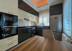 2+1-Wohnung mit Möbeln im Mahmutlar-Komplex