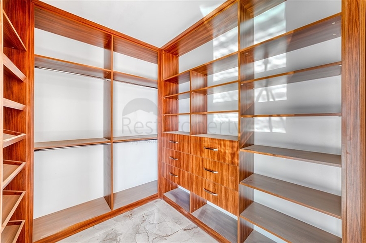 Moderne Luxusvilla im Zentrum von Cikcilli mit Panoramablick auf das Meer