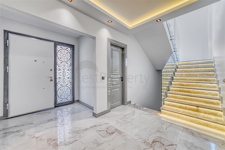 Moderne Luxusvilla im Zentrum von Cikcilli mit Panoramablick auf das Meer