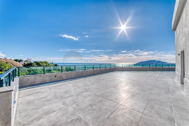 Moderne Luxusvilla im Zentrum von Cikcilli mit Panoramablick auf das Meer