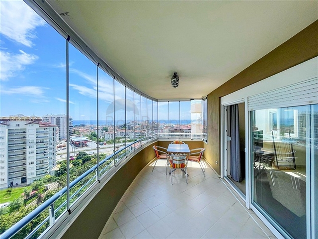 2+1 Wohnung in einem modernen Komplex mit Meerblick und Infrastruktur