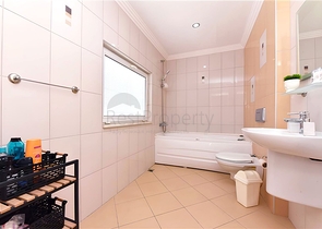 2+1 Wohnung in einem modernen Komplex mit Meerblick und Infrastruktur