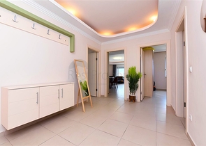 2+1 Wohnung in einem modernen Komplex mit Meerblick und Infrastruktur