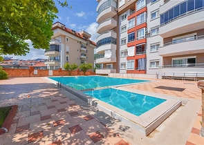 2+1 Wohnung in einem modernen Komplex mit Meerblick und Infrastruktur