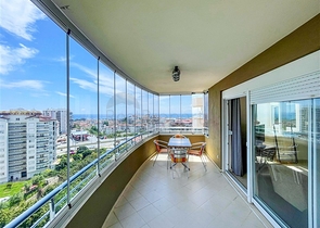 2+1 Wohnung in einem modernen Komplex mit Meerblick und Infrastruktur