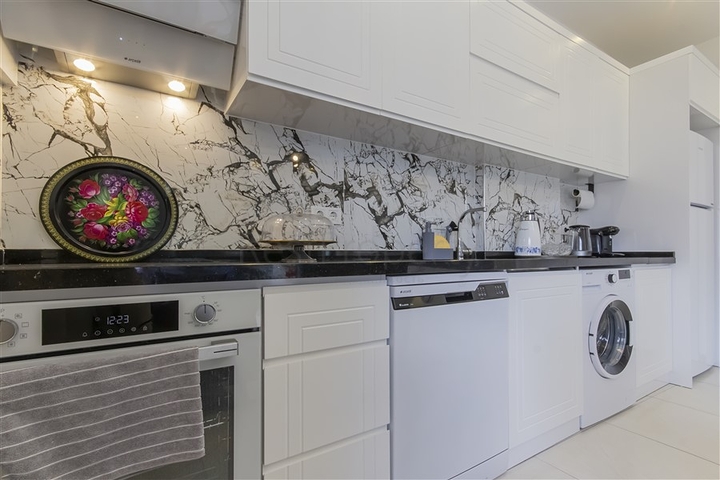 Gemütliche 1+1 möblierte Wohnung am Meer in einem entwickelten Komplex