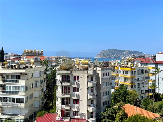 Luxuriöses 3+1 Penthouse in einer prestigeträchtigen Gegend von Alanya mit Meerblick