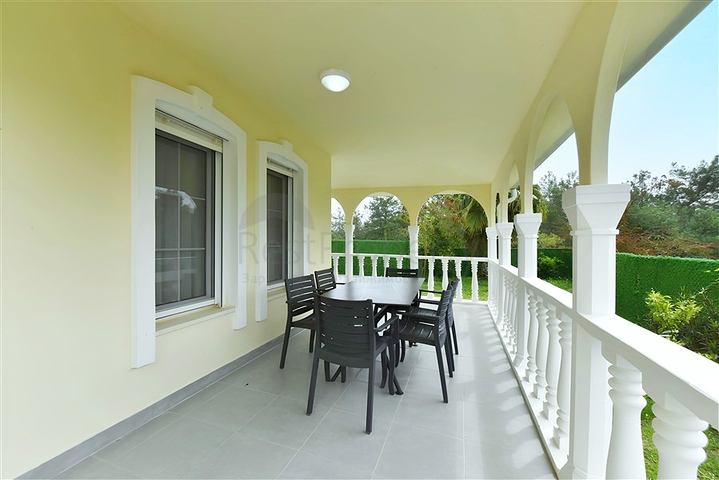 Luxusvilla mit Panoramablick und voller Infrastruktur im Herzen der Natur