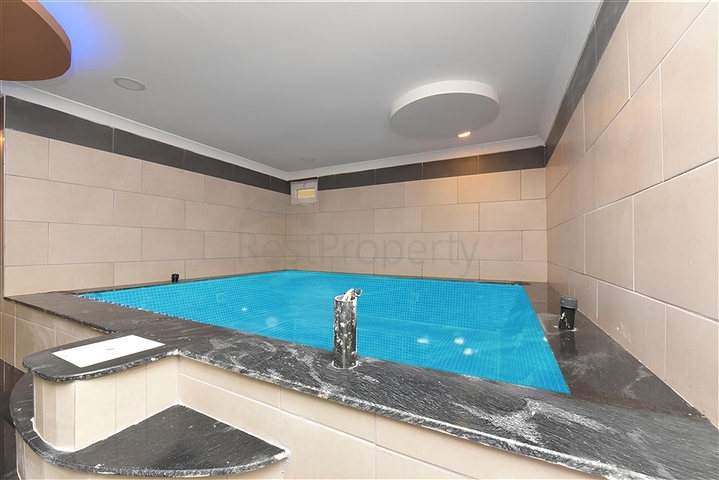 Luxusvilla mit Panoramablick und voller Infrastruktur im Herzen der Natur