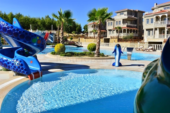 Luxusvilla mit Panoramablick und voller Infrastruktur im Herzen der Natur