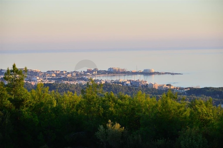 Luxusvilla mit Panoramablick und voller Infrastruktur im Herzen der Natur
