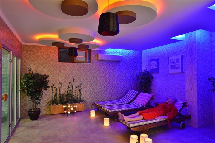 Luxusvilla mit Panoramablick und voller Infrastruktur im Herzen der Natur