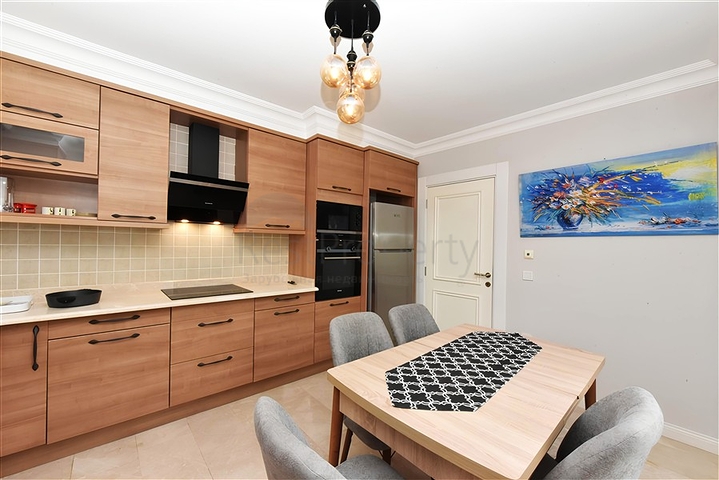 Luxusvilla mit Panoramablick und voller Infrastruktur im Herzen der Natur