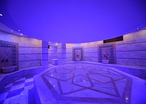 Luxusvilla mit Panoramablick und voller Infrastruktur im Herzen der Natur