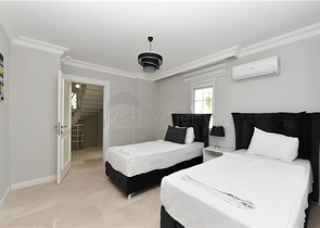 Luxusvilla mit Panoramablick und voller Infrastruktur im Herzen der Natur