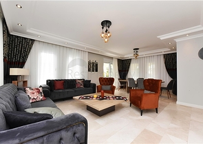 Luxusvilla mit Panoramablick und voller Infrastruktur im Herzen der Natur