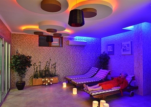 Luxusvilla mit Panoramablick und voller Infrastruktur im Herzen der Natur