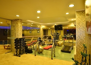 Luxusvilla mit Panoramablick und voller Infrastruktur im Herzen der Natur