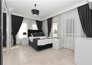 Luxusvilla mit Panoramablick und voller Infrastruktur im Herzen der Natur