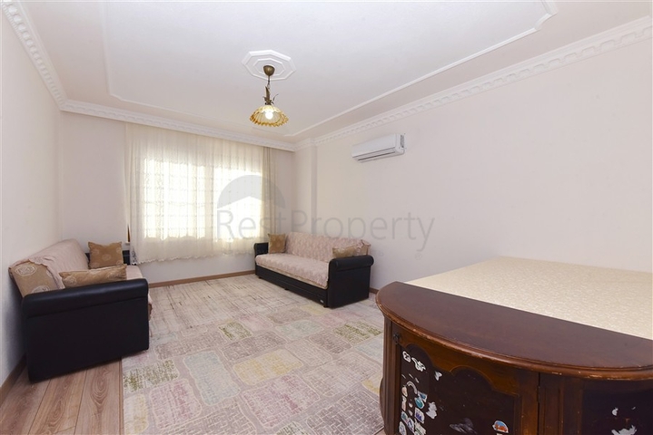 Geräumige Villa 11+2 mit privatem Grundstück und Panoramablick auf das Meer