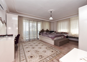 Geräumige Villa 11+2 mit privatem Grundstück und Panoramablick auf das Meer