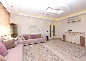 Geräumige Villa 11+2 mit privatem Grundstück und Panoramablick auf das Meer