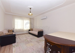 Geräumige Villa 11+2 mit privatem Grundstück und Panoramablick auf das Meer