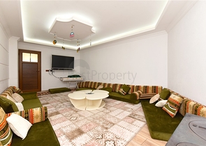 Geräumige Villa 11+2 mit privatem Grundstück und Panoramablick auf das Meer