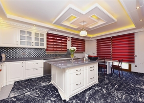 Geräumige Villa 11+2 mit privatem Grundstück und Panoramablick auf das Meer