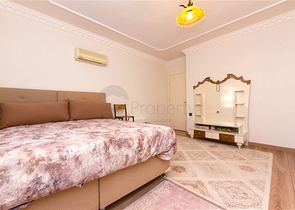 Geräumige Villa 11+2 mit privatem Grundstück und Panoramablick auf das Meer