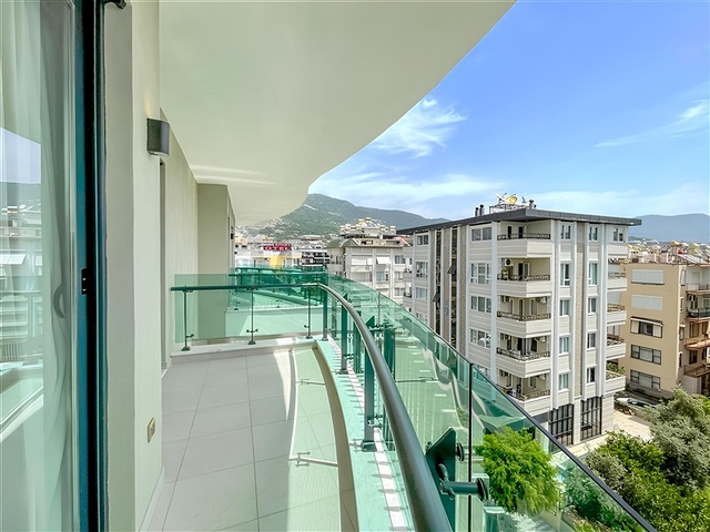 Modernes 2+1 Penthouse zur Miete im Zentrum von Alanya - nur 150 Meter vom Meer entfernt