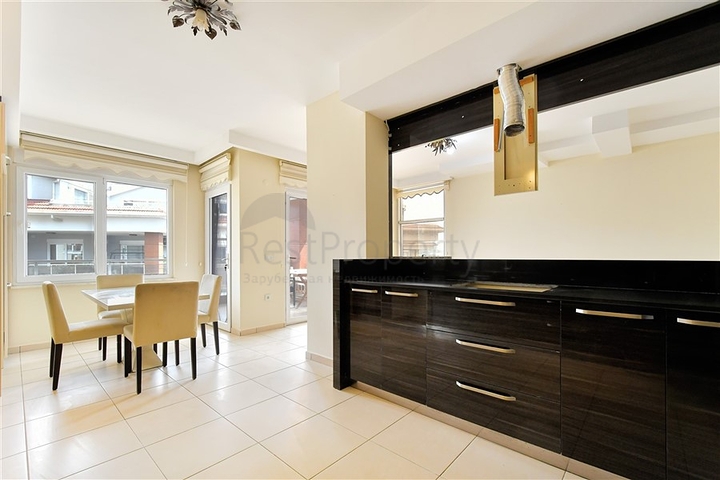 Geräumiges Penthouse in einer grünen Gegend von Oba