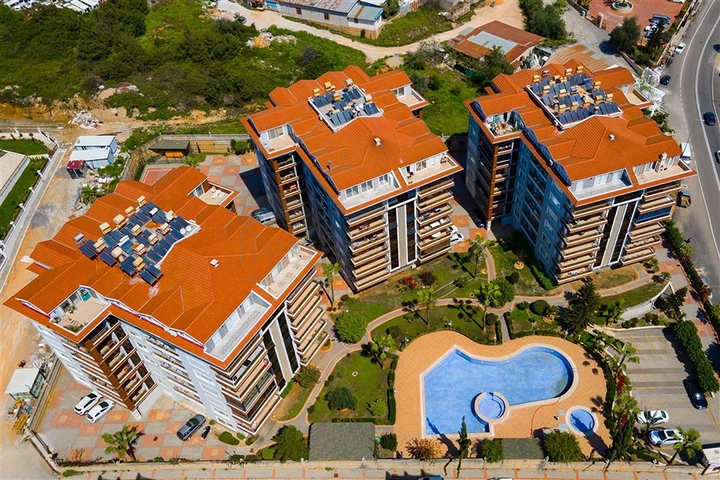 Geräumiges Penthouse in einer grünen Gegend von Oba