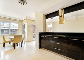 Geräumiges Penthouse in einer grünen Gegend von Oba