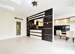 Geräumiges Penthouse in einer grünen Gegend von Oba