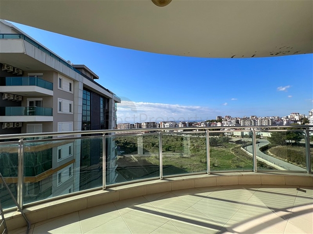 Geräumige 2+1-Wohnung mit Hotelinfrastruktur 