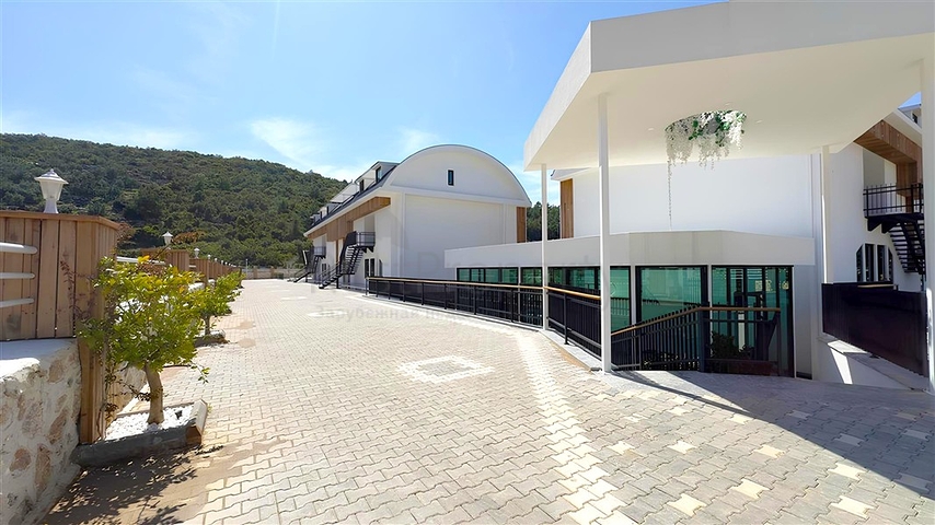 Moderne 2+1 Maisonette mit Garten in einem Komplex am Meer 