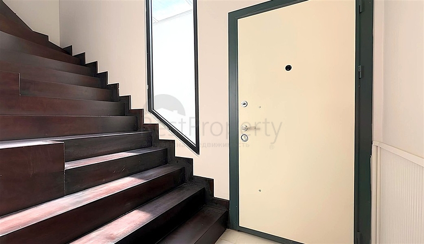 Moderne 2+1 Maisonette mit Garten in einem Komplex am Meer 