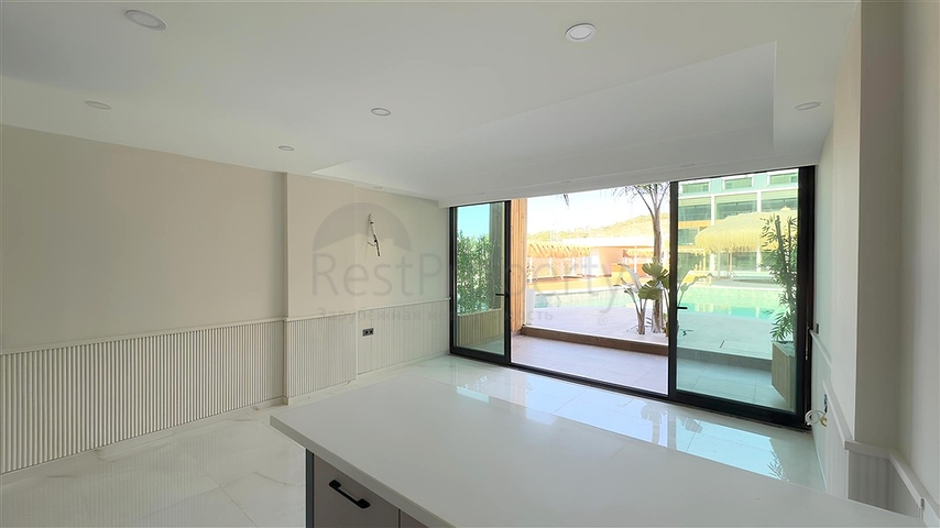 Moderne 2+1 Maisonette mit Garten in einem Komplex am Meer 