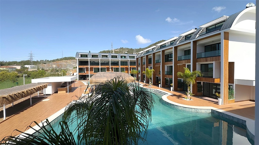 Moderne 2+1 Maisonette mit Garten in einem Komplex am Meer 