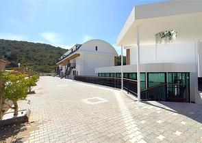 Moderne 2+1 Maisonette mit Garten in einem Komplex am Meer 