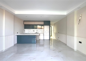 Moderne 2+1 Maisonette mit Garten in einem Komplex am Meer 