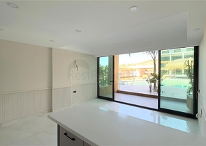 Moderne 2+1 Maisonette mit Garten in einem Komplex am Meer 